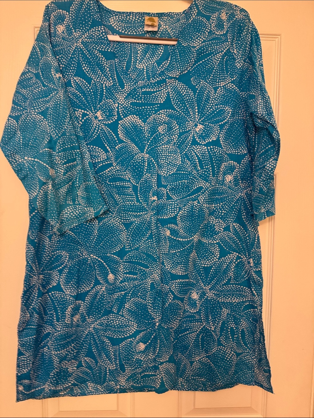 NWOT Islander Cover-up Blue w/white flower detail-size large